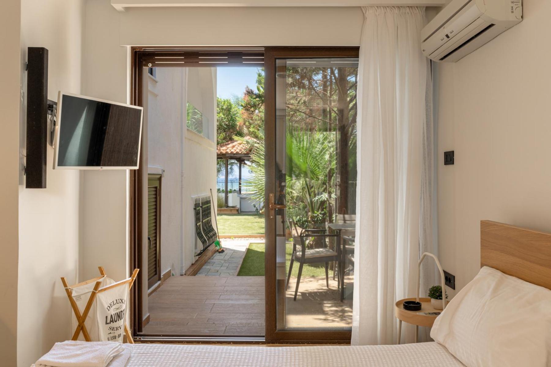 Alkis Guest House By Aegiankazarte Kapotidhes Exterior photo