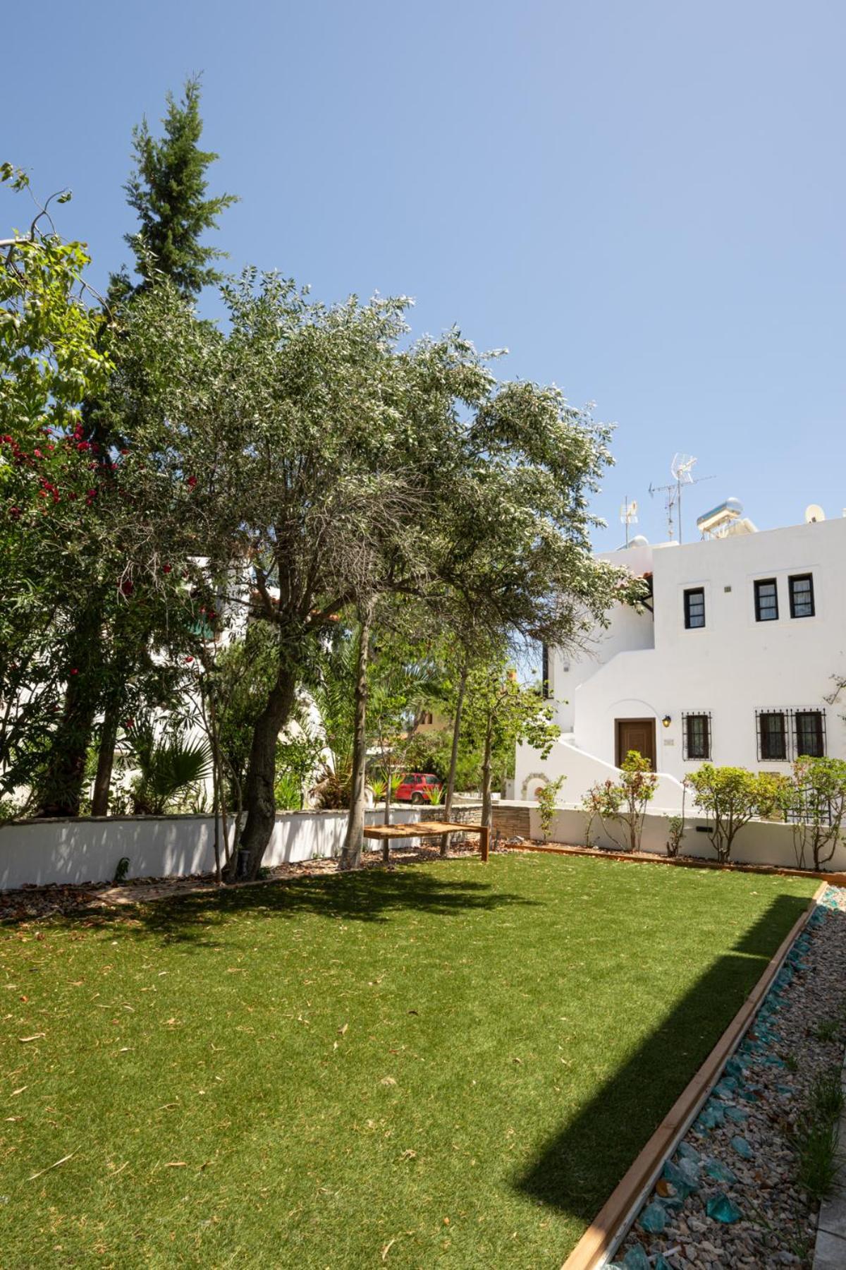 Alkis Guest House By Aegiankazarte Kapotidhes Exterior photo
