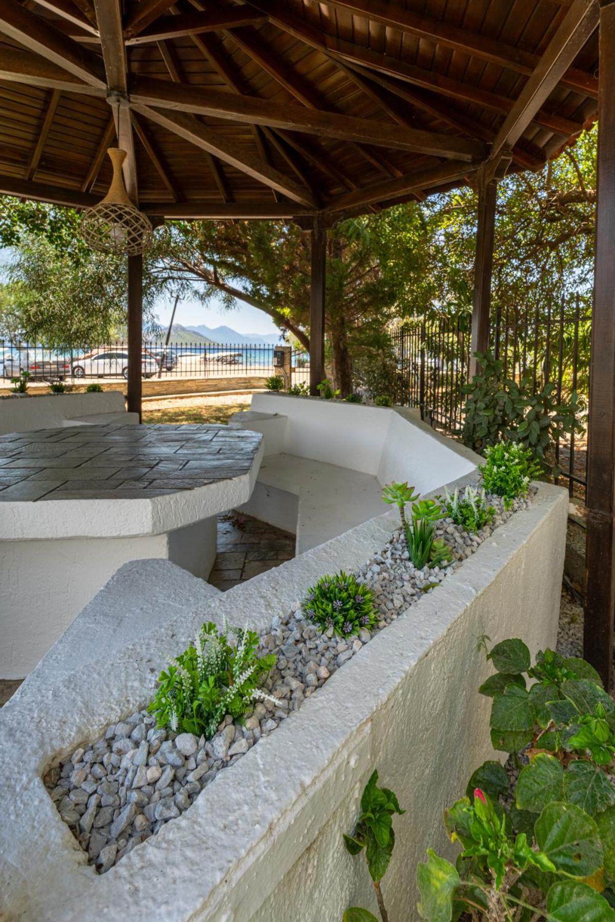 Alkis Guest House By Aegiankazarte Kapotidhes Exterior photo