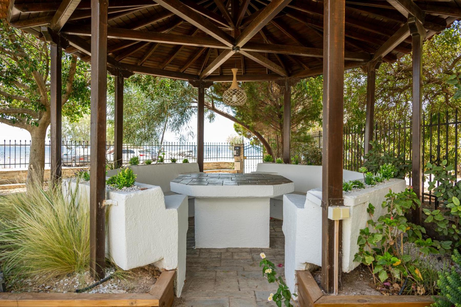 Alkis Guest House By Aegiankazarte Kapotidhes Exterior photo
